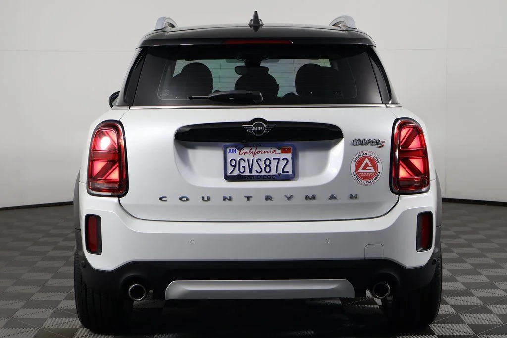 Certified Used 2024 White Metallic MINI Signature image 5
