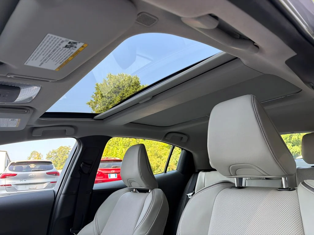 Used 2025  Toyota Limited image 33