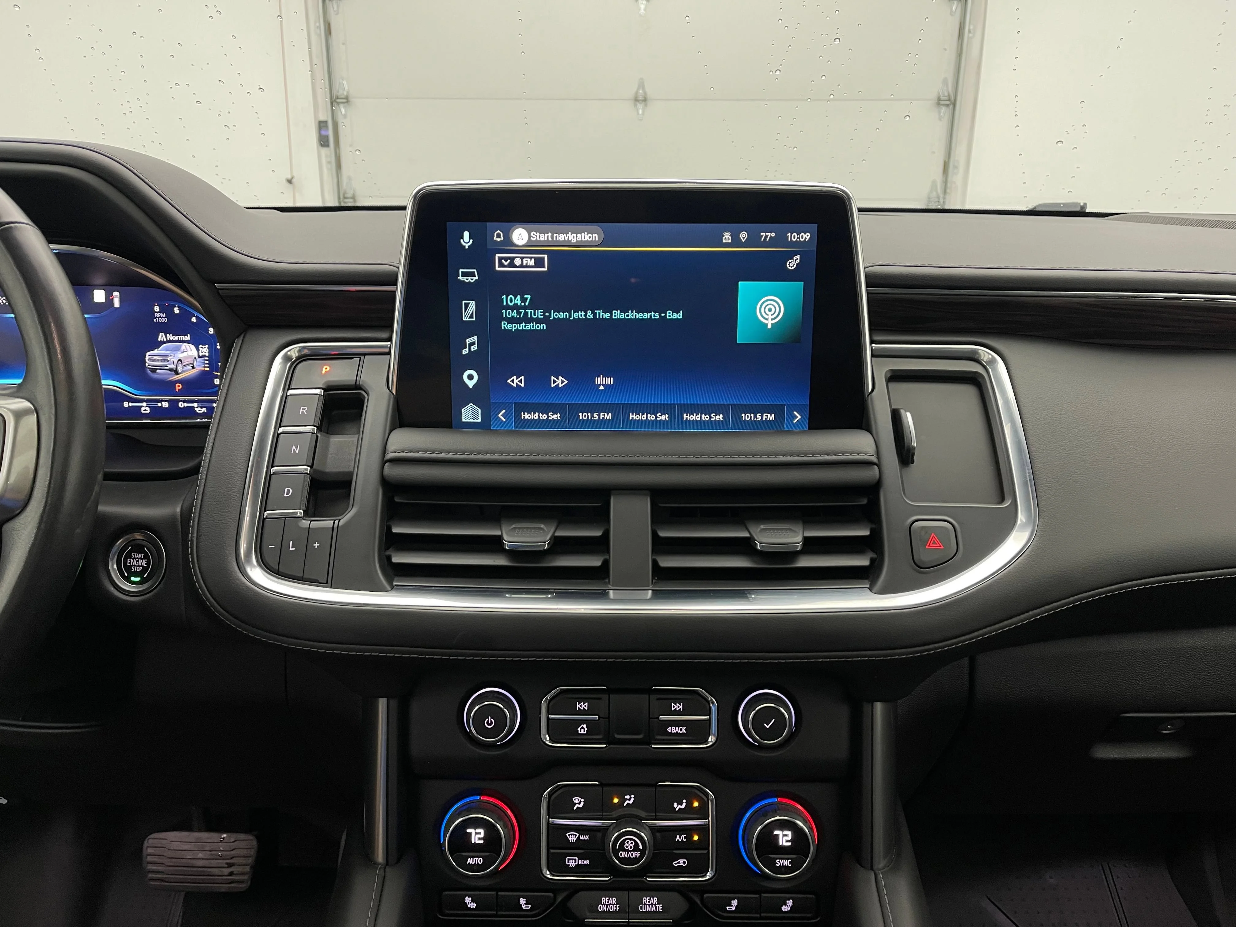Used 2022 Iridescent Pearl Tricoat Chevrolet Z71 image 28