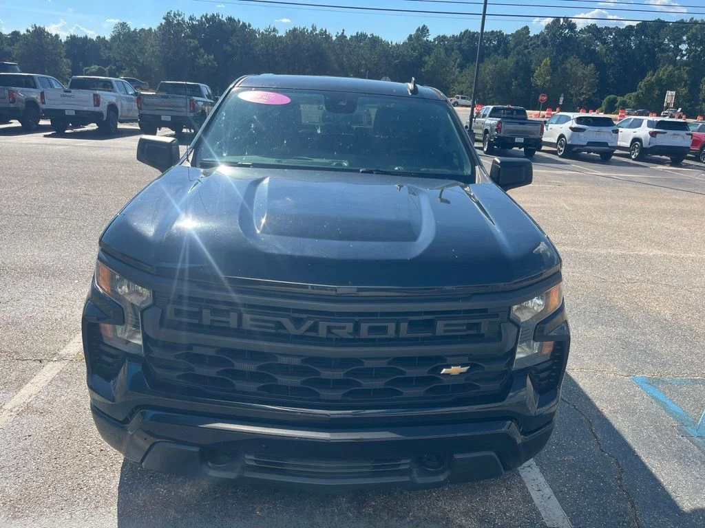 Used 2022 Black Chevrolet Custom image 5