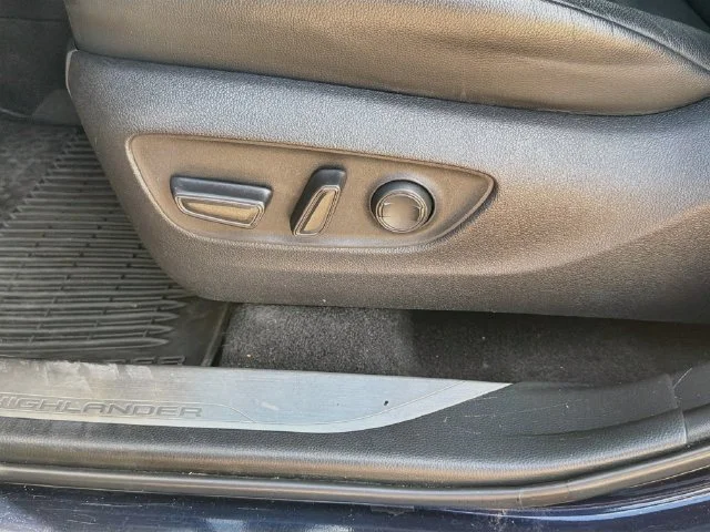 Certified Used 2023  Toyota XLE image 19