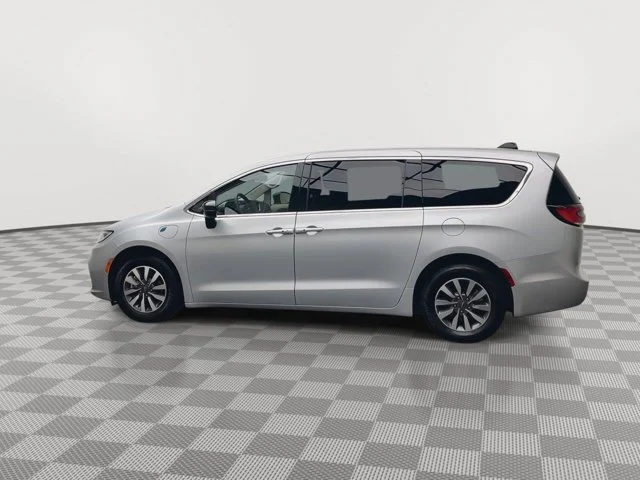Used 2024 Silver Mist Clearcoat Chrysler Hybrid Select image 37