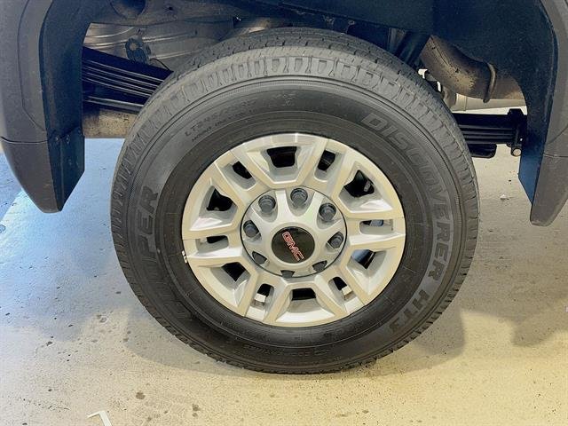 Used 2024 Summit White GMC SLE image 30