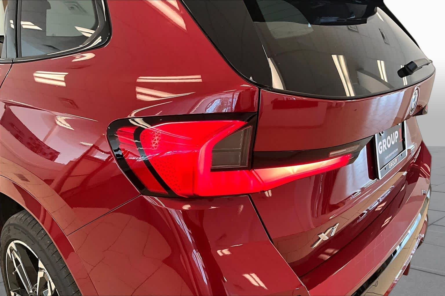 Used 2026 Vegas Red Metallic BMW xDrive28i image 27