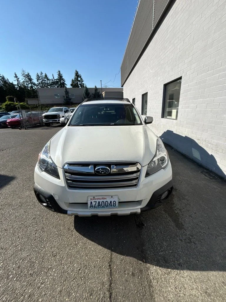 Used 2013 Satin White Pearl Subaru 2.5i image 2