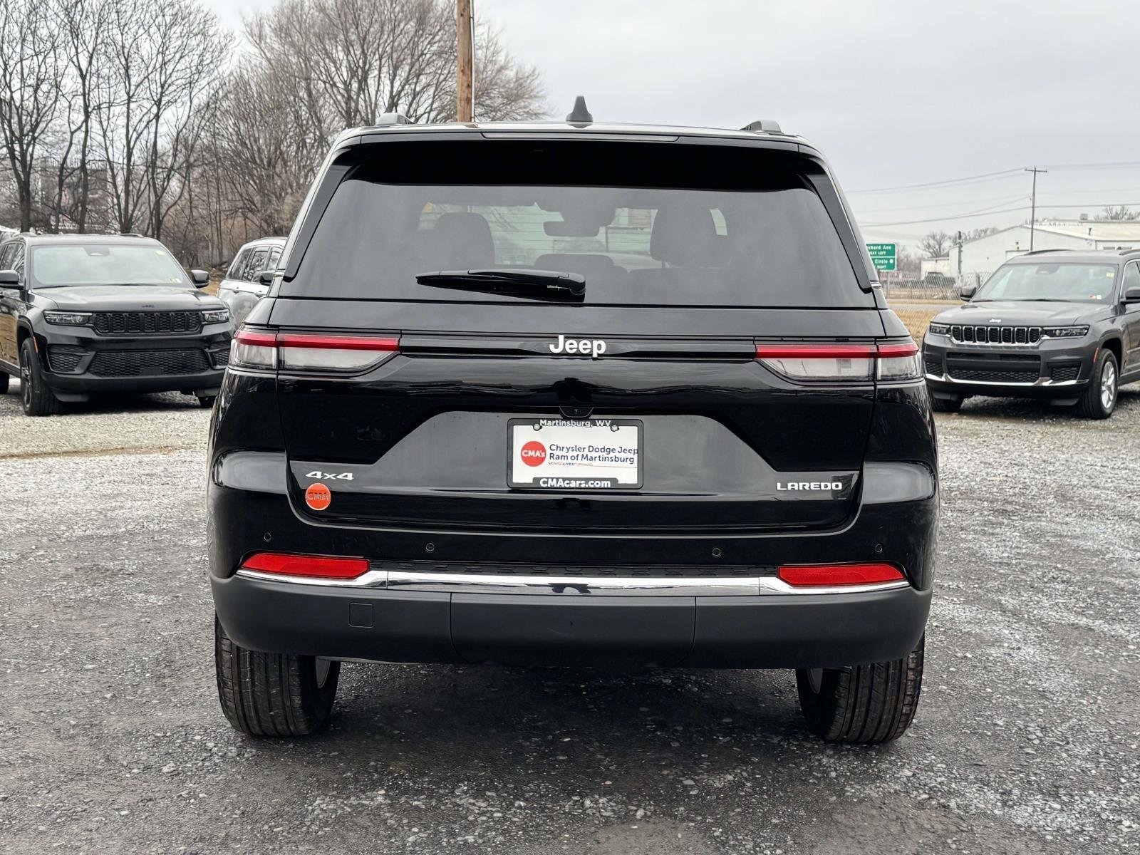 New 2026 Diamond Black Crystal Pearl-Coat Exterior Paint Jeep Laredo X image 22