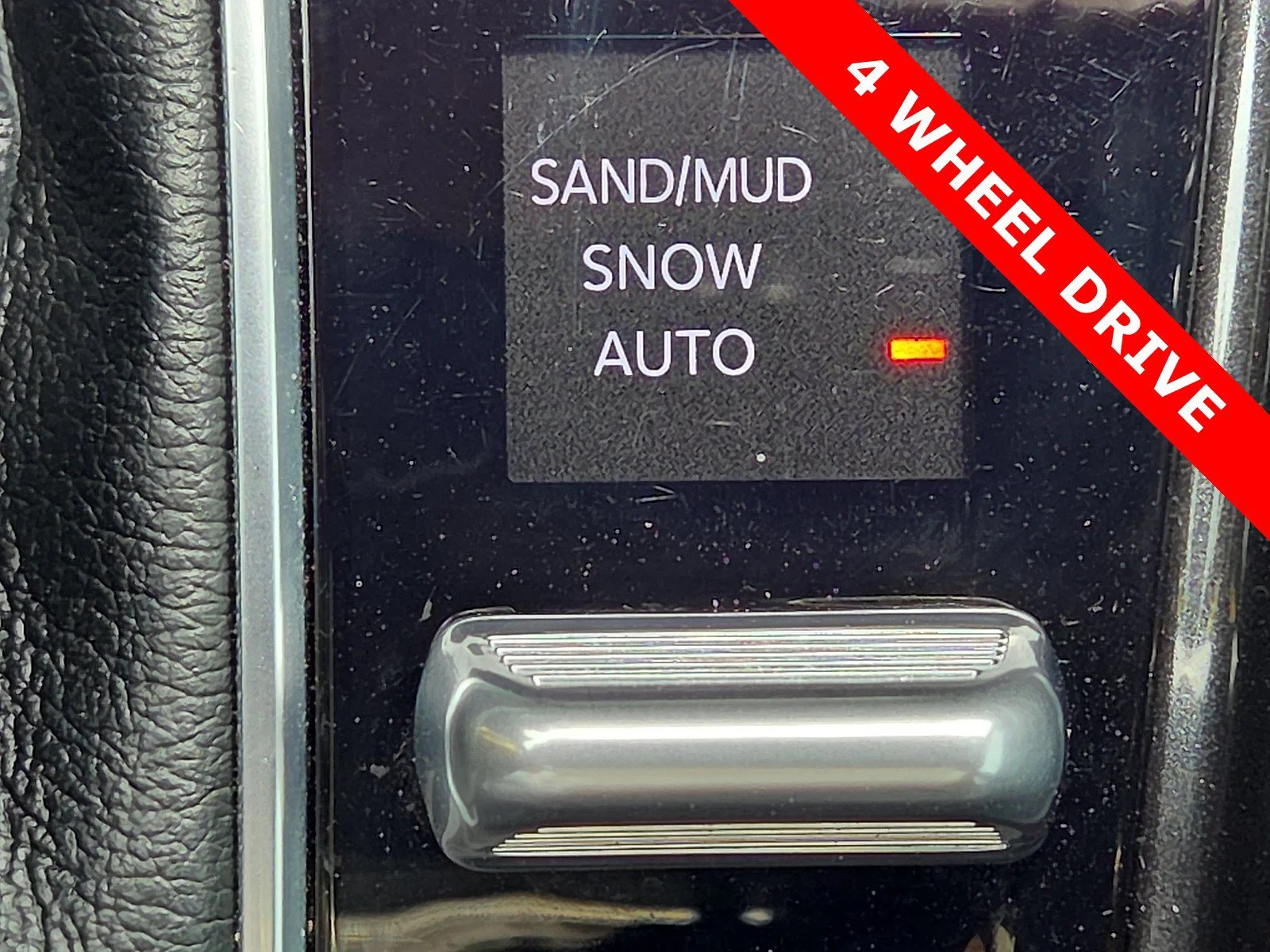 Used 2024 Diamond Black Crystal Pearlcoat Jeep Latitude Lux image 19
