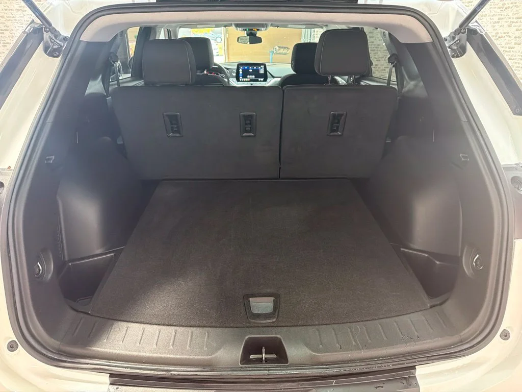 Used 2025 Summit White Chevrolet LT image 15