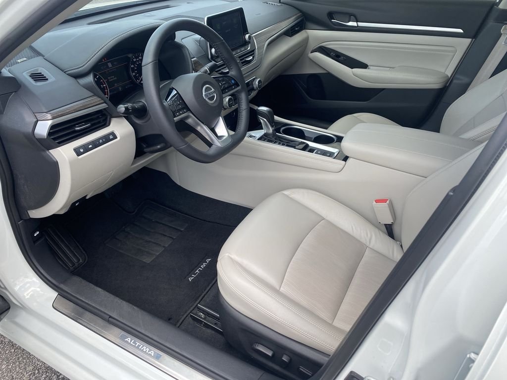 Used 2022 Pearl White Tricoat Nissan 2.5 SL image 10