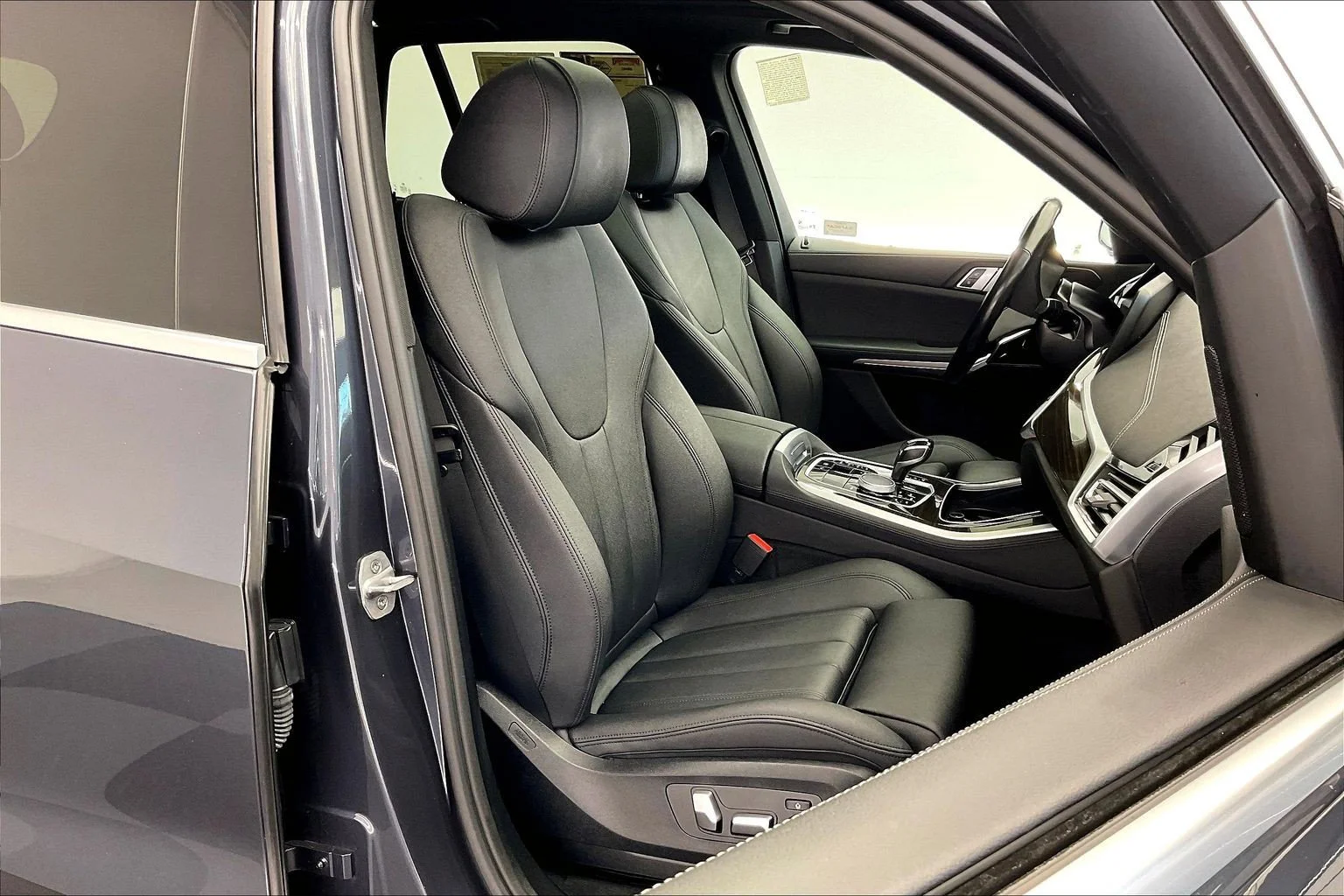 Used 2021 Arctic Gray Metallic BMW xDrive40i image 6