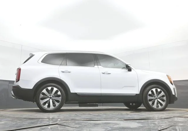 Used 2021 White Kia EX image 49