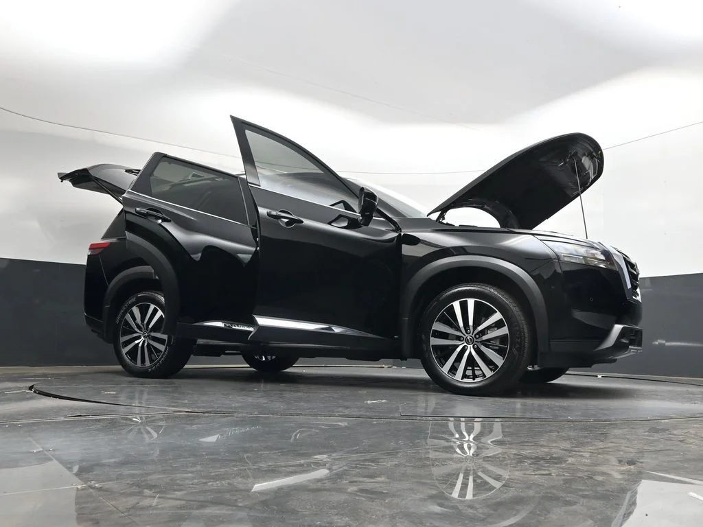 Used 2025 Black Nissan Platinum image 49