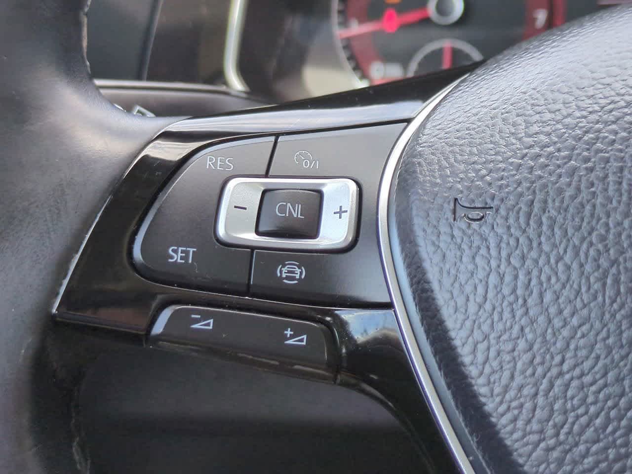Used 2019 Platinum Gray Metallic Volkswagen SE image 24