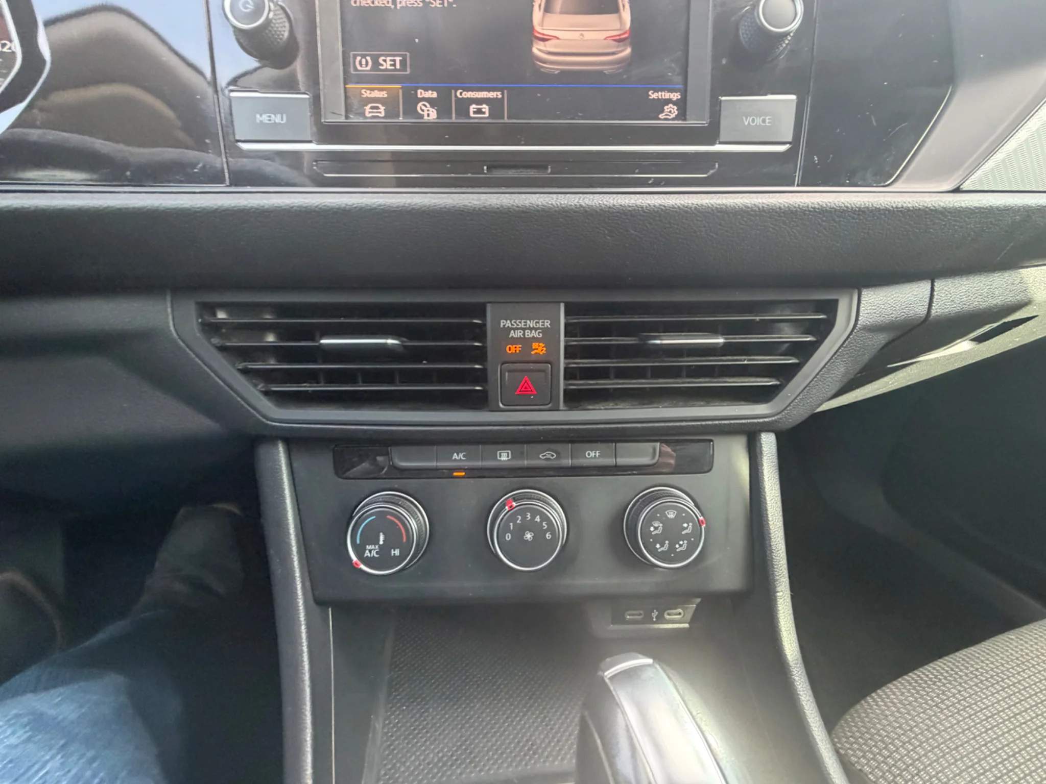 Used 2020 Black Uni Volkswagen S image 21