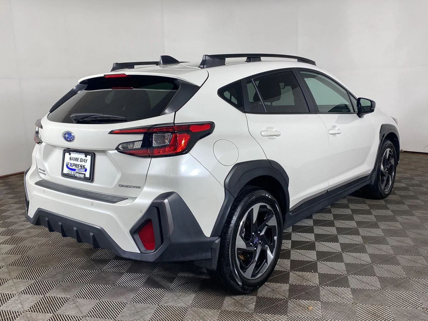 Used 2024 Crystal White Pearl Subaru Limited image 6
