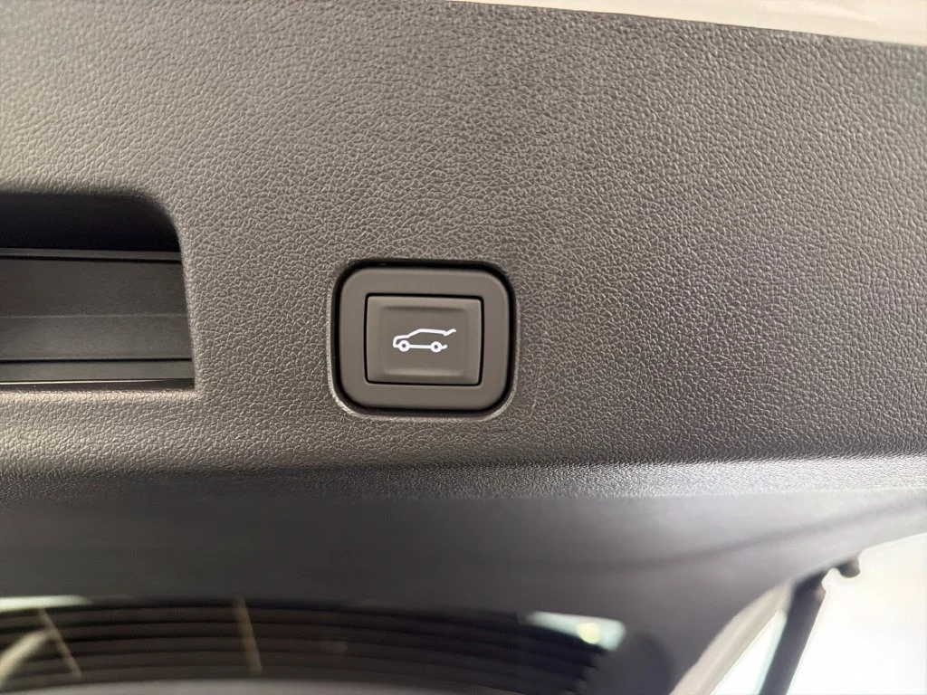 New 2027 Summit White GMC Elevation image 8