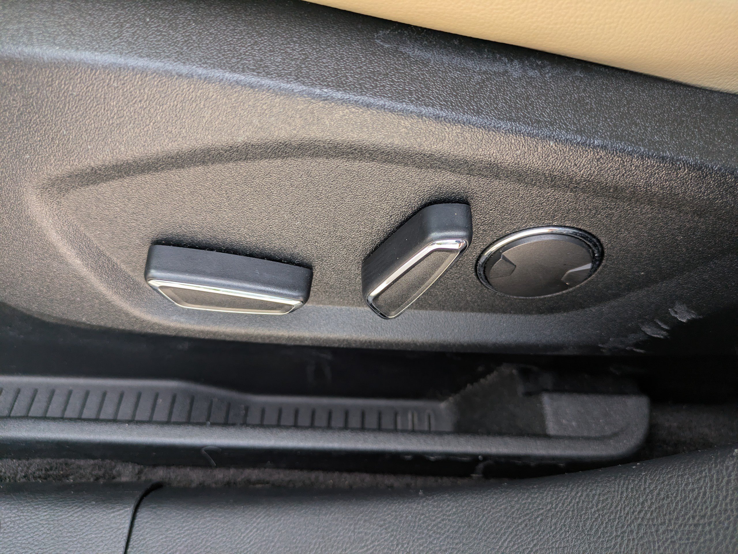 Used 2018  Ford SEL image 18