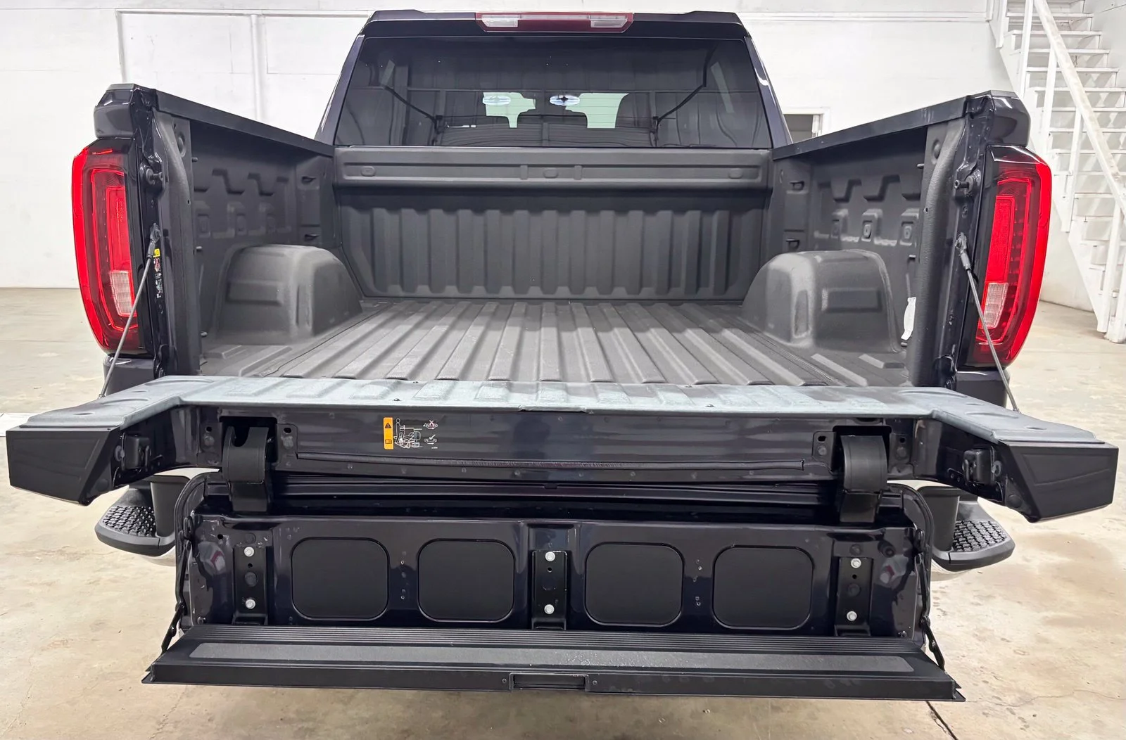 Used 2022 Silver GMC SLT image 26