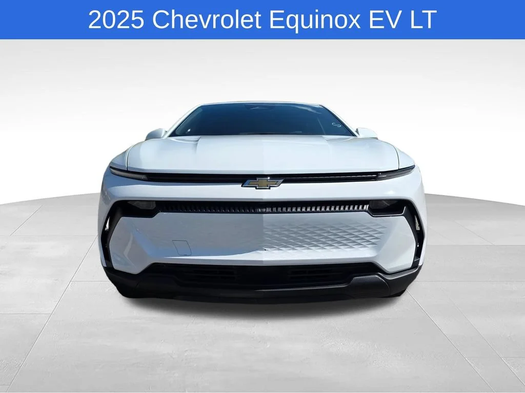 Used 2025 Summit White Chevrolet LT image 9