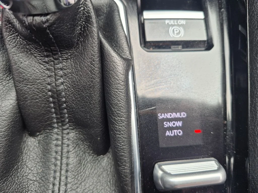 Used 2023 White Jeep Limited image 17