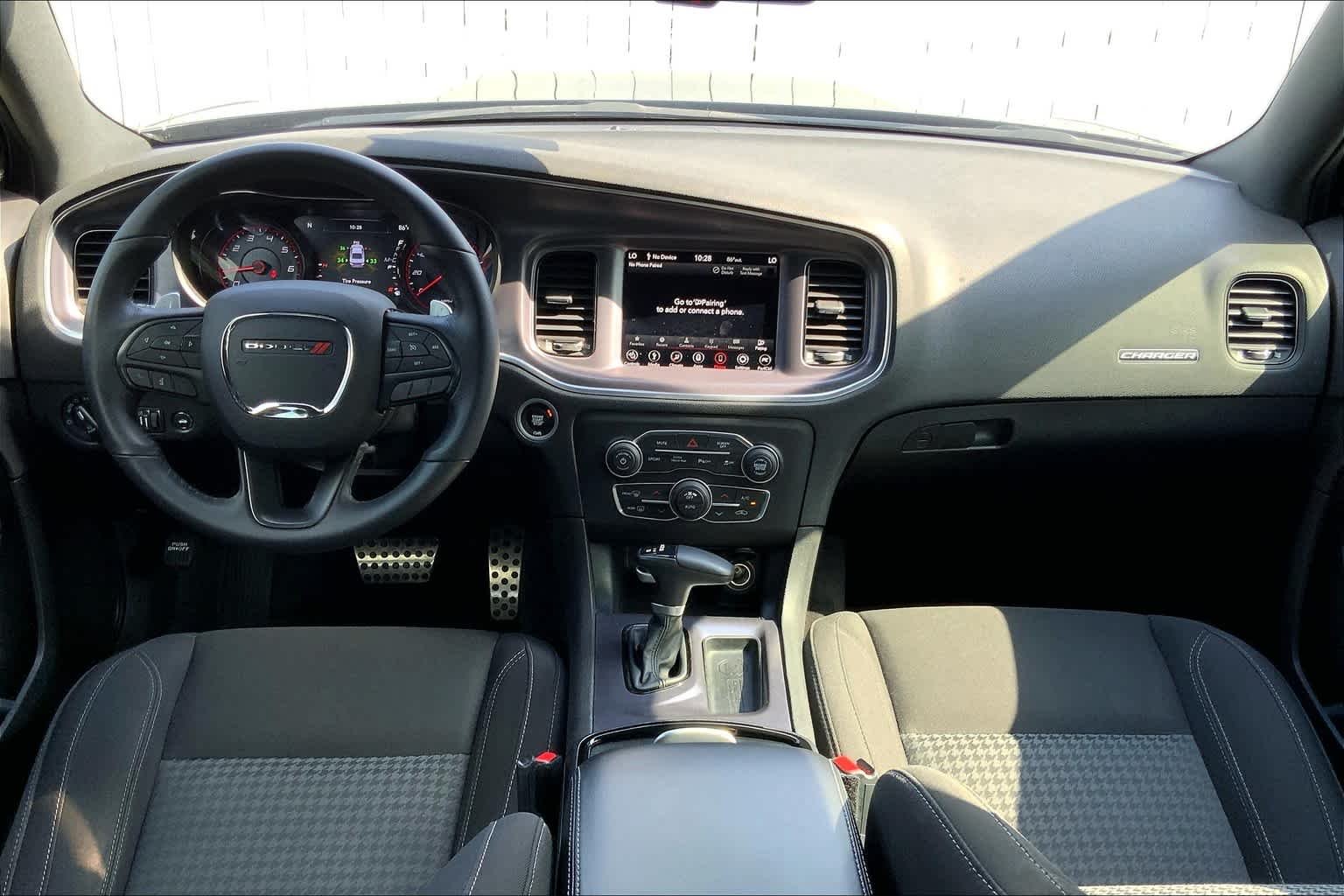 Used 2018 Pitch Black Clearcoat Dodge SXT Plus image 15