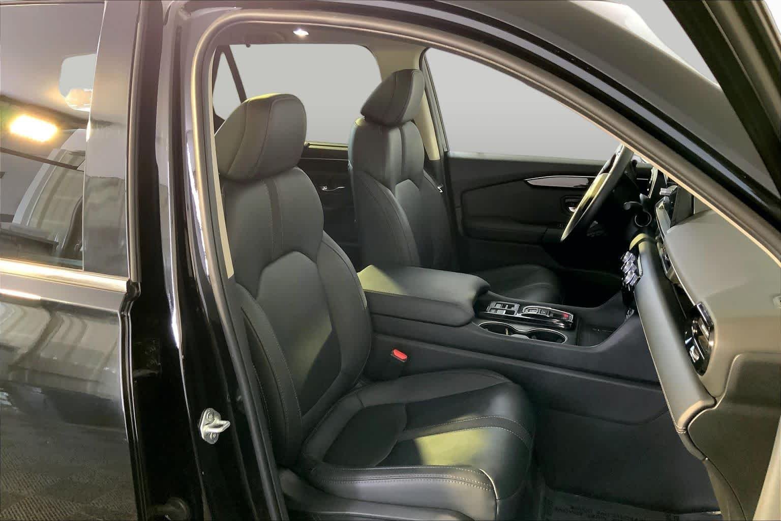 Used 2025 Crystal Black Pearl Honda Touring image 8