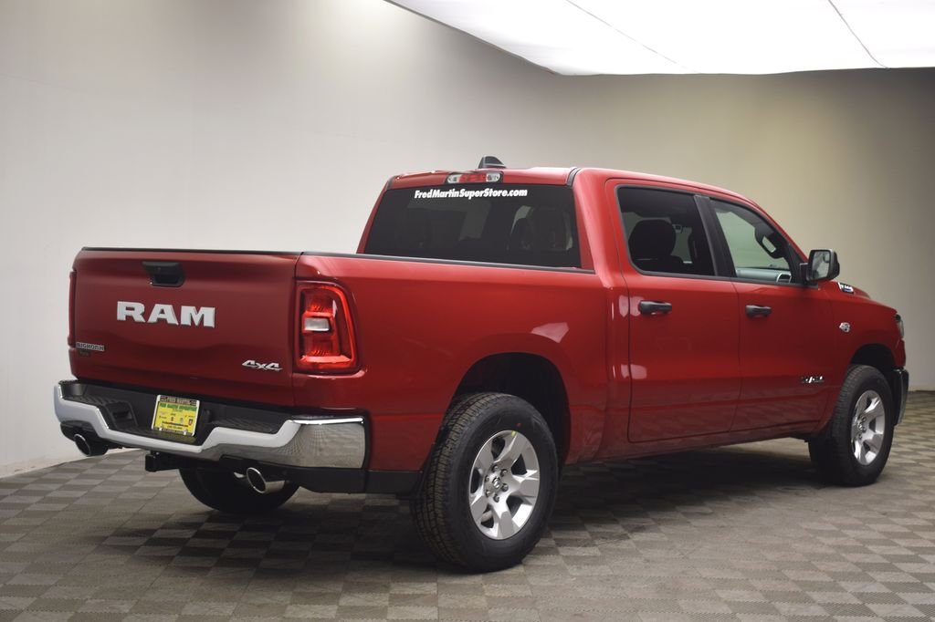 New 2026 Molten Red Pearl-Coat Exterior Paint RAM Big Horn/Lone Star image 5