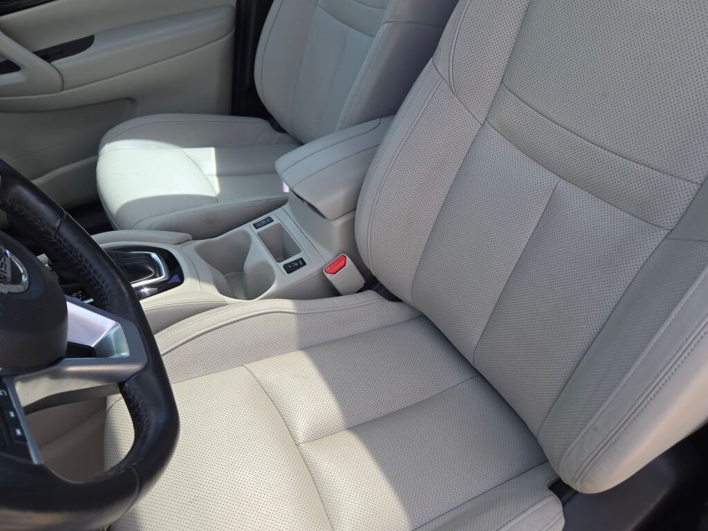 Used 2018 Silver Nissan SL image 18