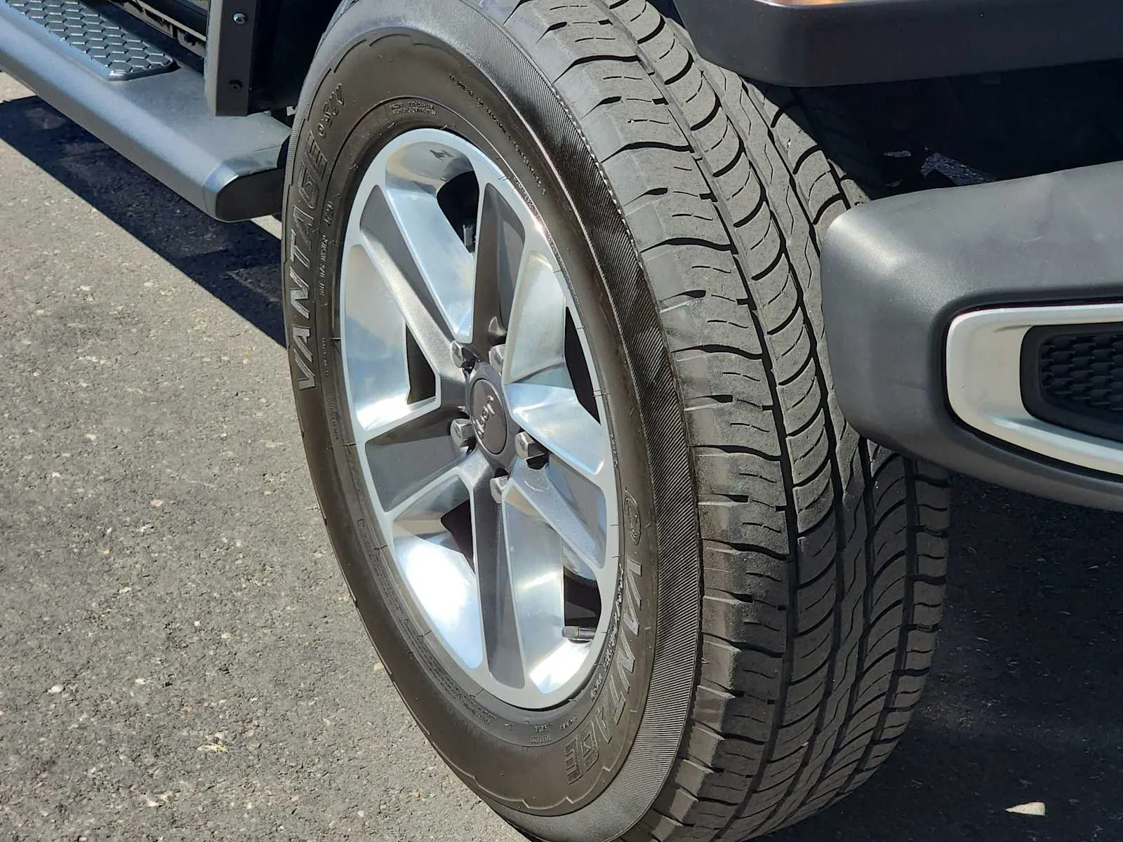 Used 2022 Black Clearcoat Jeep Unlimited Sahara image 12