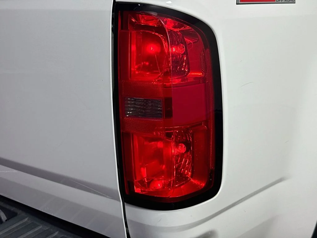 Used 2015 White Chevrolet Z71 image 32