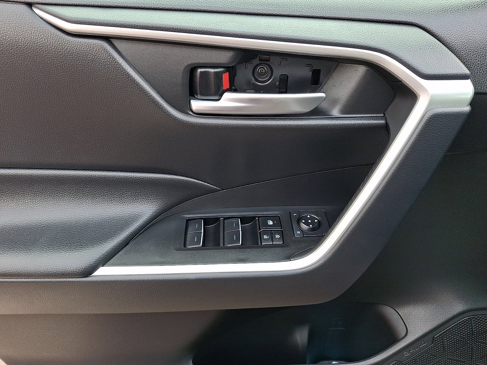 Used 2025 Silver Sky Metallic Toyota Hybrid XLE image 11