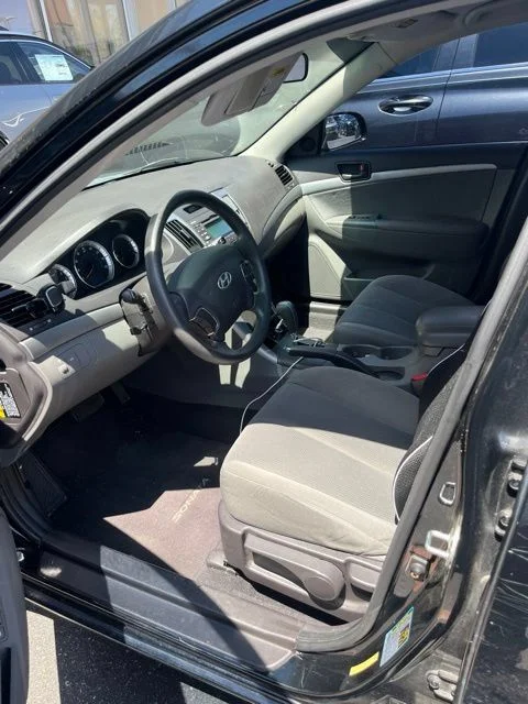 Used 2009 Black Hyundai GLS image 14