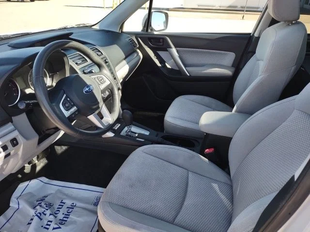Used 2018 Crystal White Pearl Subaru 2.5i Premium image 11