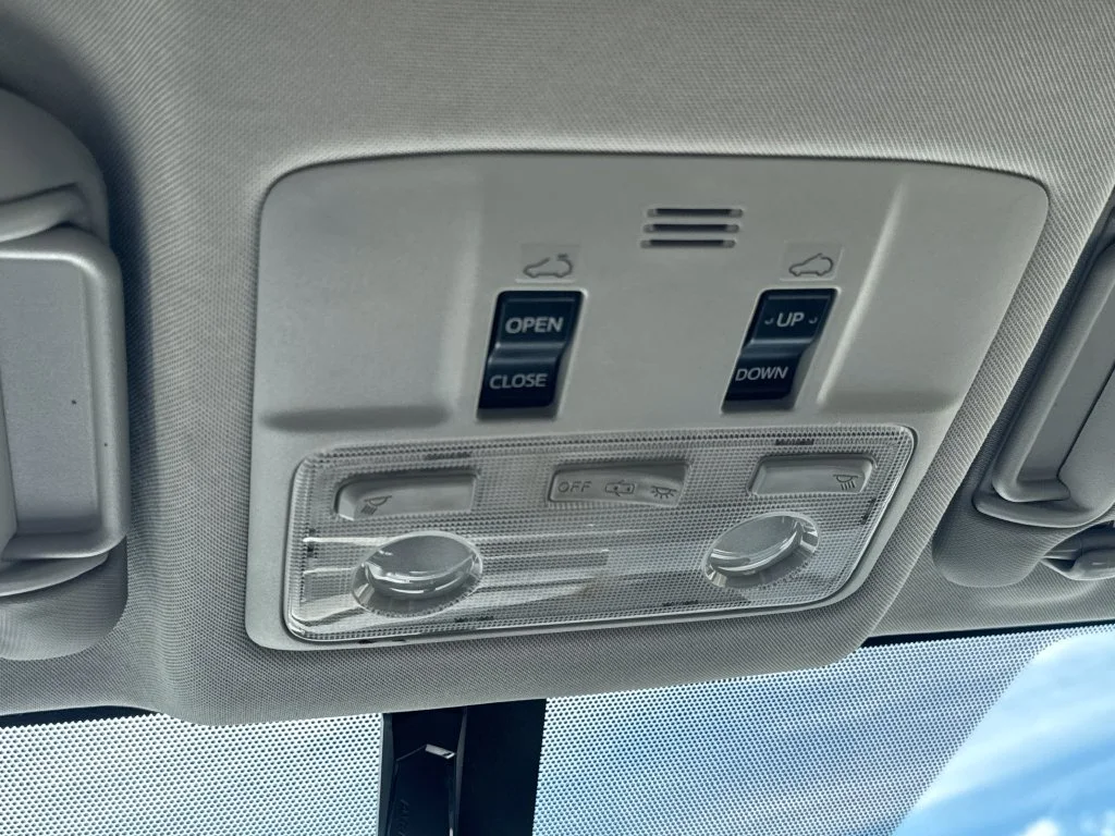Used 2015 Silver Toyota XLE image 29