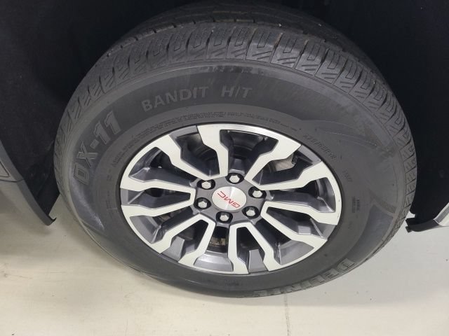 Used 2019 Summit White GMC SLE image 40
