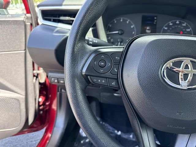 Used 2023 Pearl Toyota LE image 31