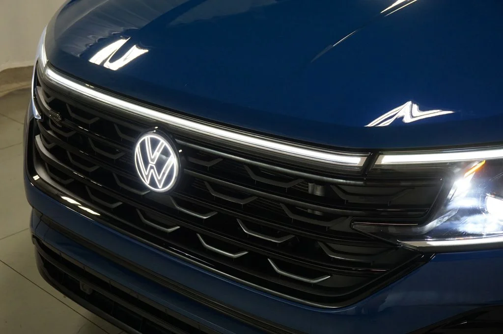 Certified Used 2025 Mountain Lake Blue Metallic Volkswagen 2.0T SEL R-Line Black image 51