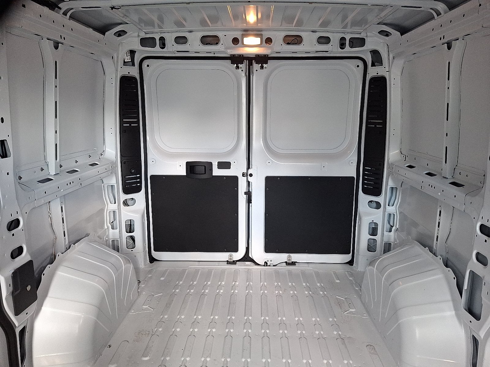 New 2026 Bright White Clear-Coat Exterior Paint RAM Tradesman image 18
