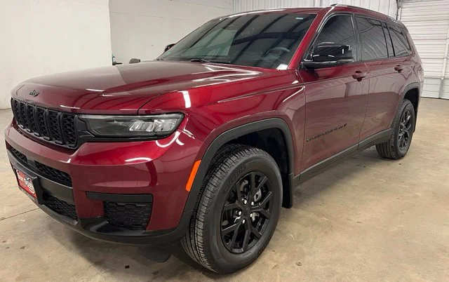 Used 2025 Red Jeep Altitude X image 3
