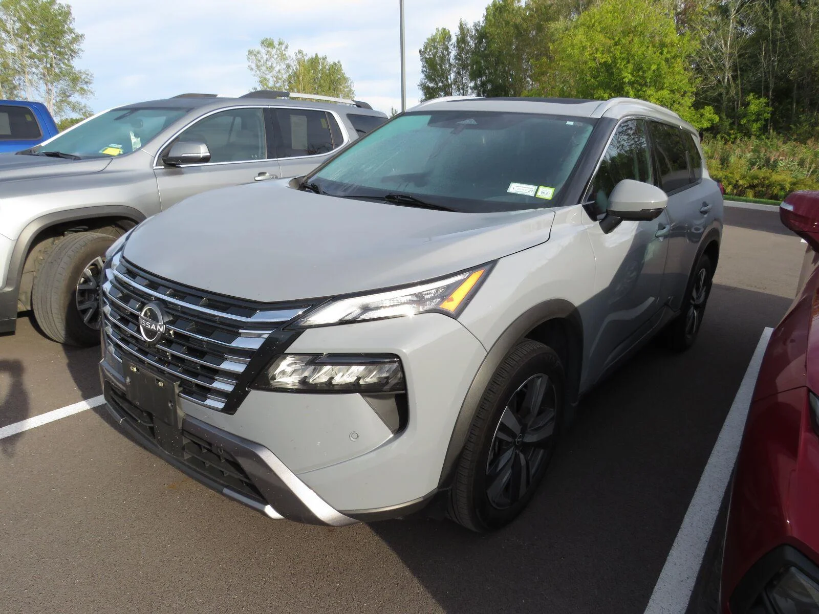 Used 2024 Boulder Gray Pearl Nissan SL image 7