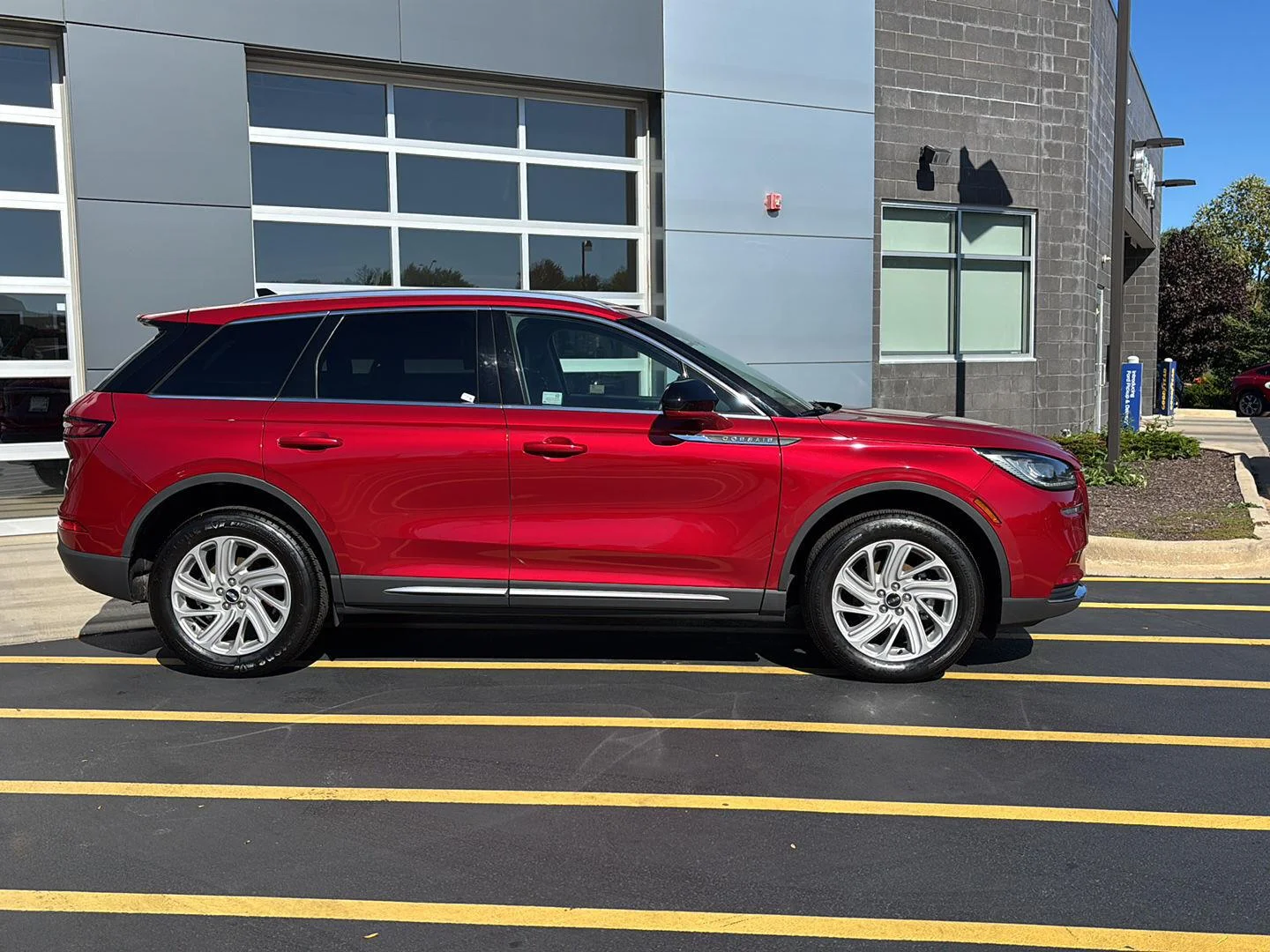 Used 2022 Red Carpet Metallic Tinted Clearcoat Lincoln Standard image 5