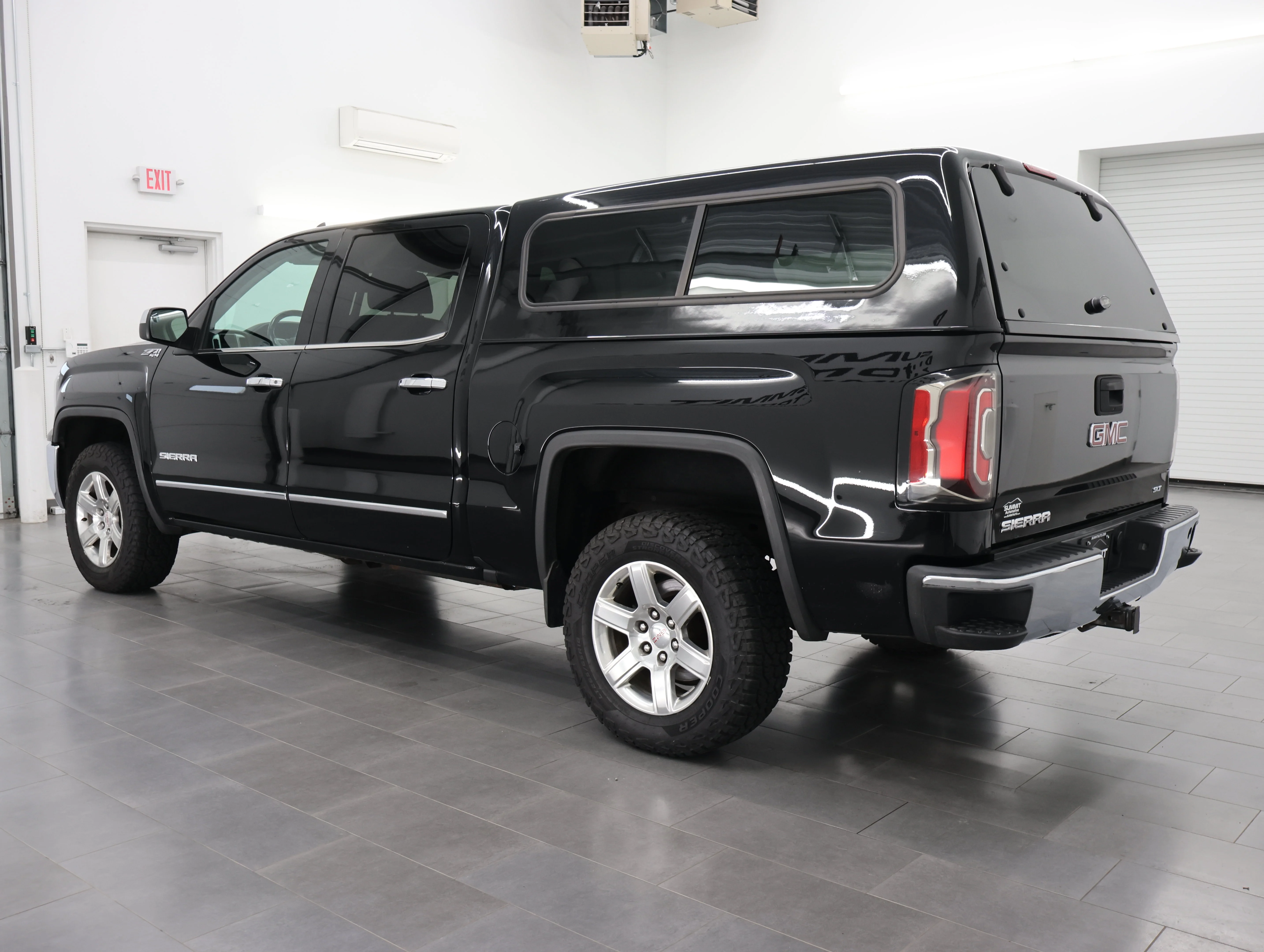 Used 2017 Onyx Black GMC SLT image 6