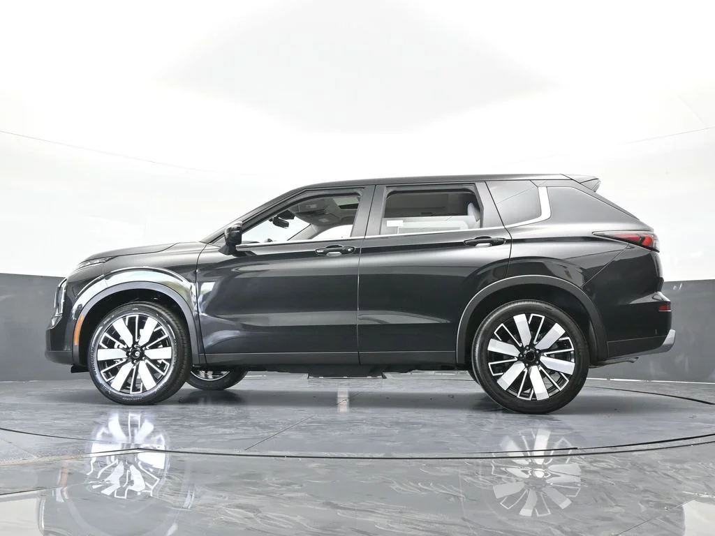 New 2026 Black Diamond Mitsubishi SE image 62