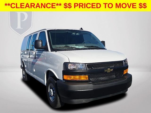 New 2025 Summit White Chevrolet WT image 15