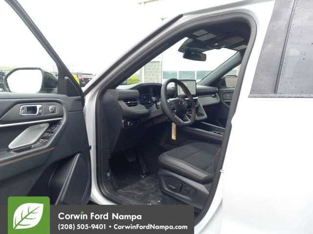 New 2026 Space White Metallic Ford Tremor image 9