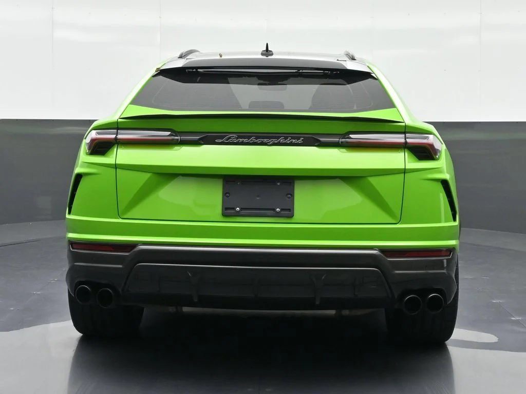 Used 2022 Green Lamborghini  image 16