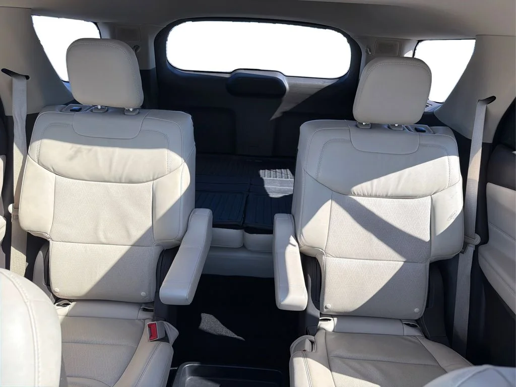 Used 2020 White Metallic Ford Platinum image 10