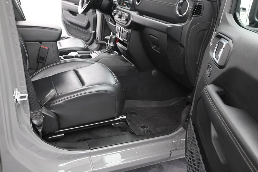 Used 2022 Gray Jeep Unlimited Sahara image 18