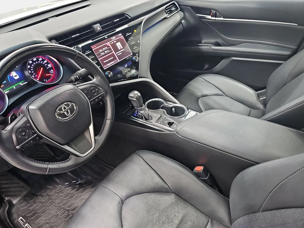 Used 2018 Beige Toyota XSE V6 image 17