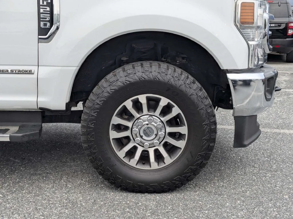 Used 2022 Oxford White Ford Lariat image 11